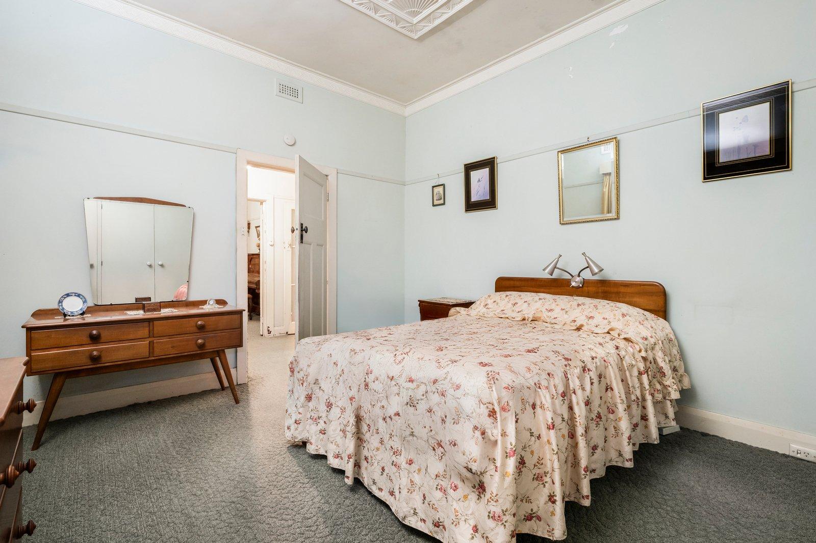 18 Berrima Avenue, Malvern East, 3145