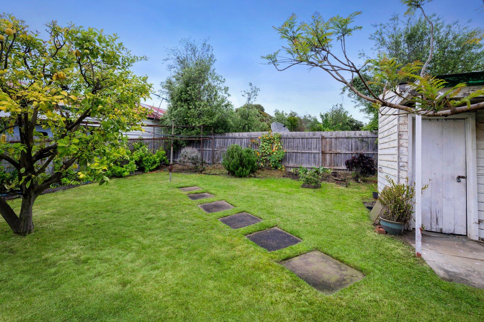 18 Berrima Avenue, Malvern East, 3145