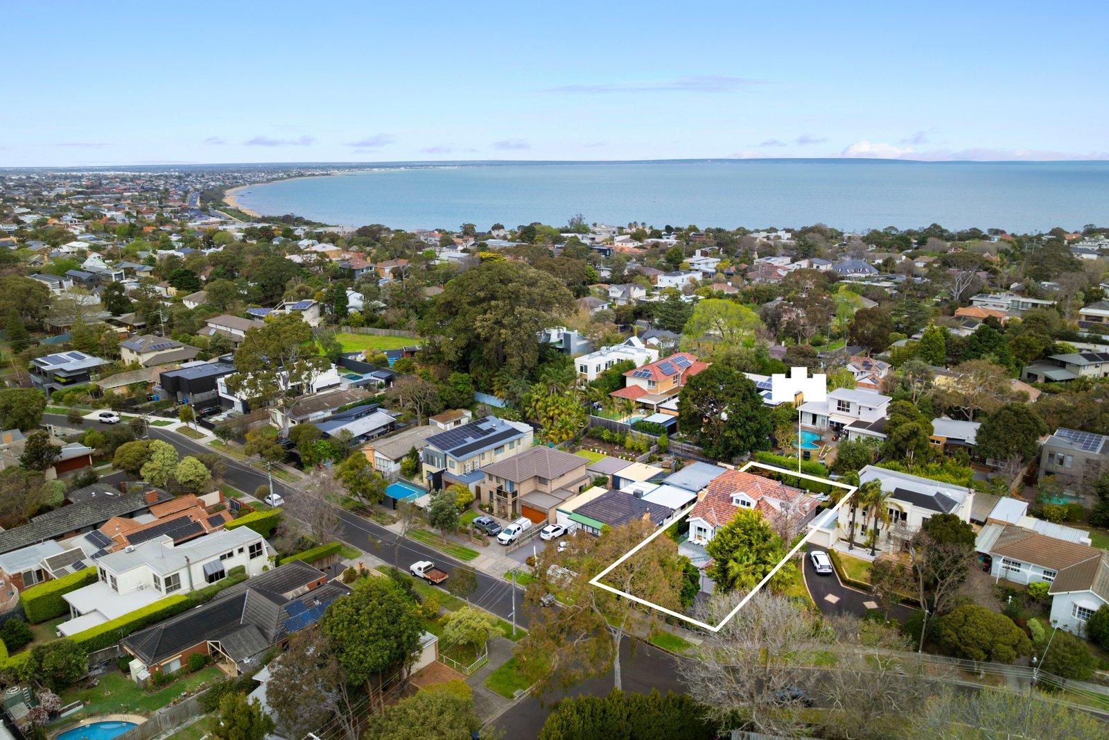 18 Folkestone Crescent, Beaumaris, 3193