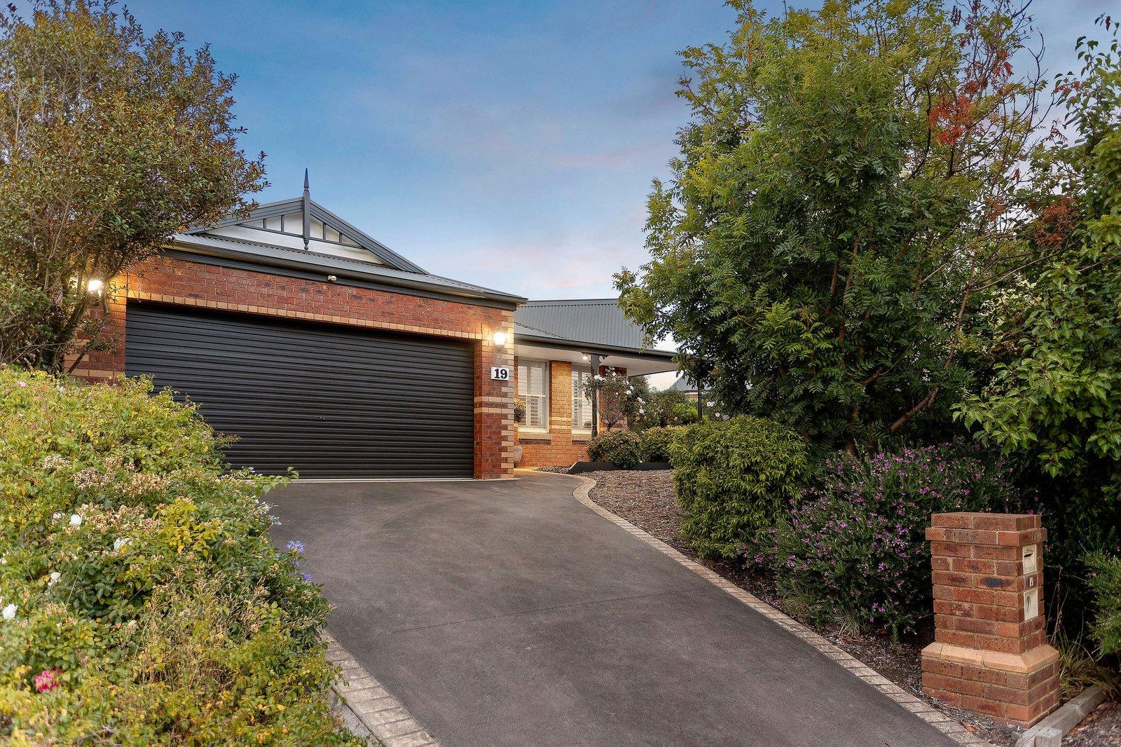 19 Kathleen Crescent, Mornington, 3931