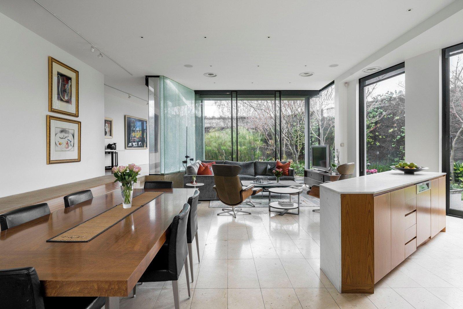 2 Crestmont Court, Toorak, 3142