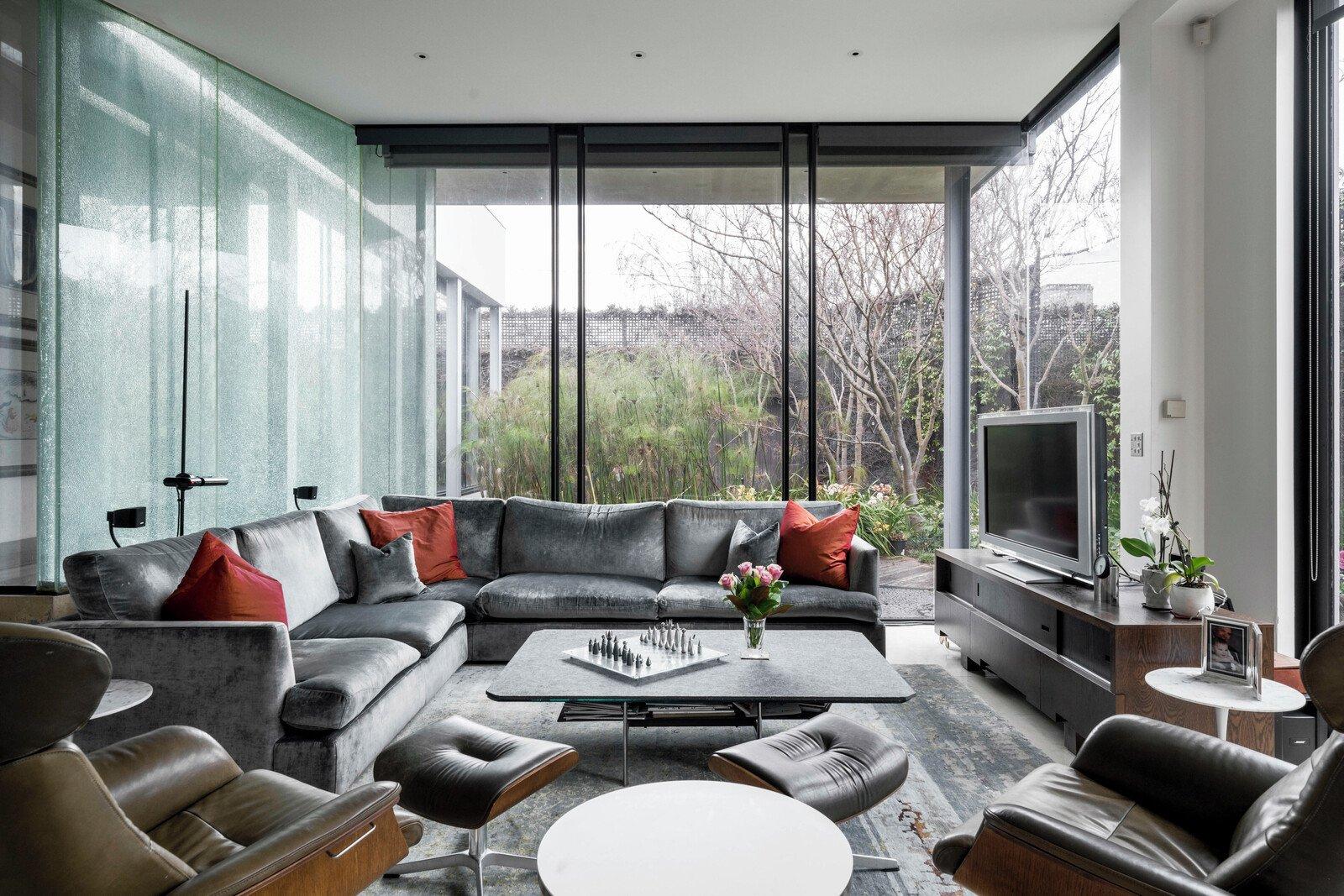 2 Crestmont Court, Toorak, 3142