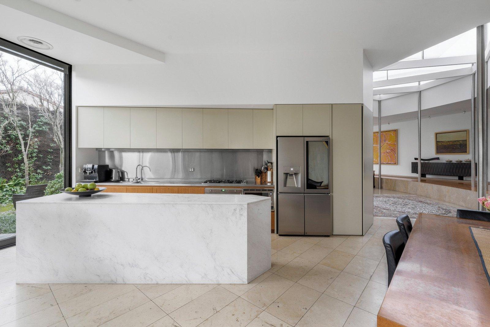 2 Crestmont Court, Toorak, 3142