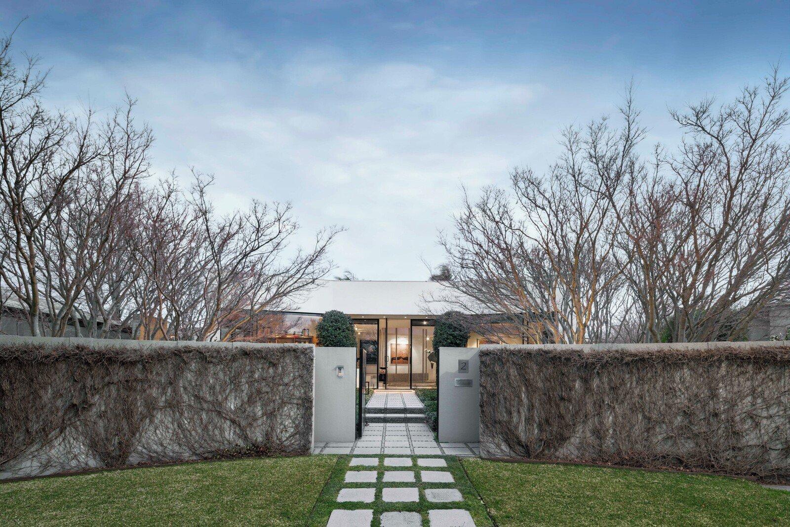 2 Crestmont Court, Toorak, 3142