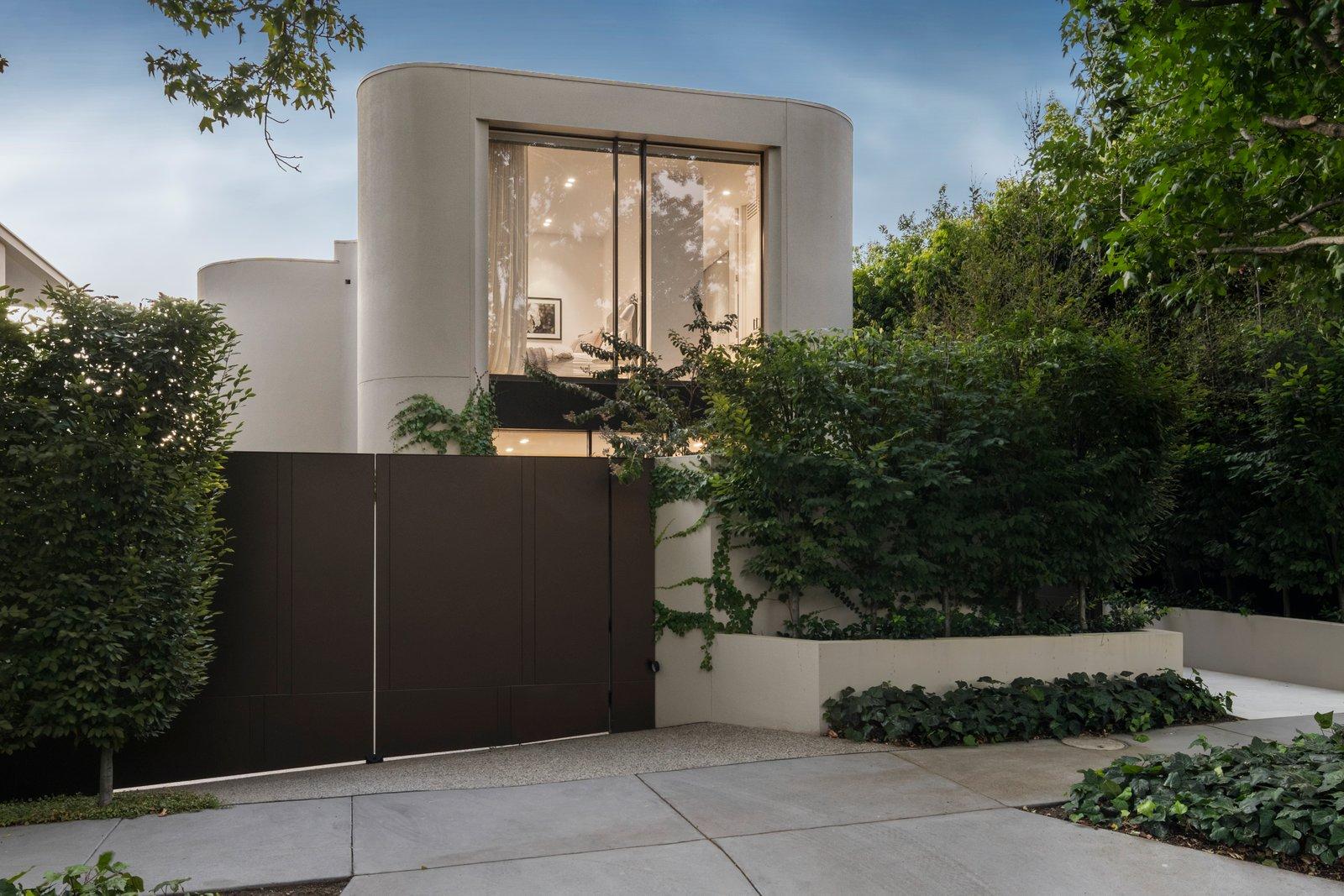 2 Lisbuoy Court, Toorak, 3142