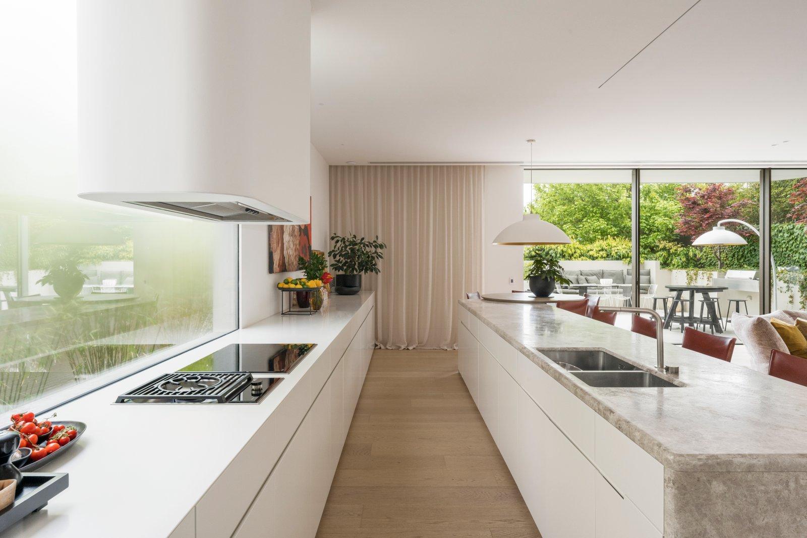 2 Lisbuoy Court, Toorak, 3142