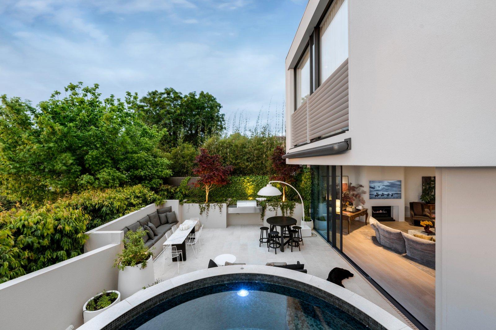 2 Lisbuoy Court, Toorak, 3142