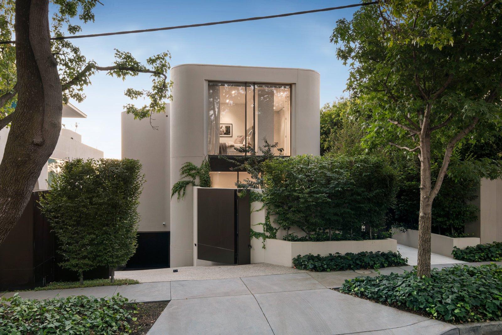 2 Lisbuoy Court, Toorak, 3142