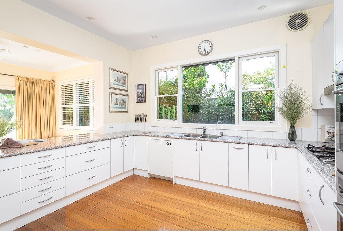 2 Yeovil Road, Glen Iris, 3146