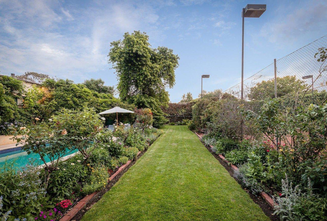 2 Yeovil Road, Glen Iris, 3146