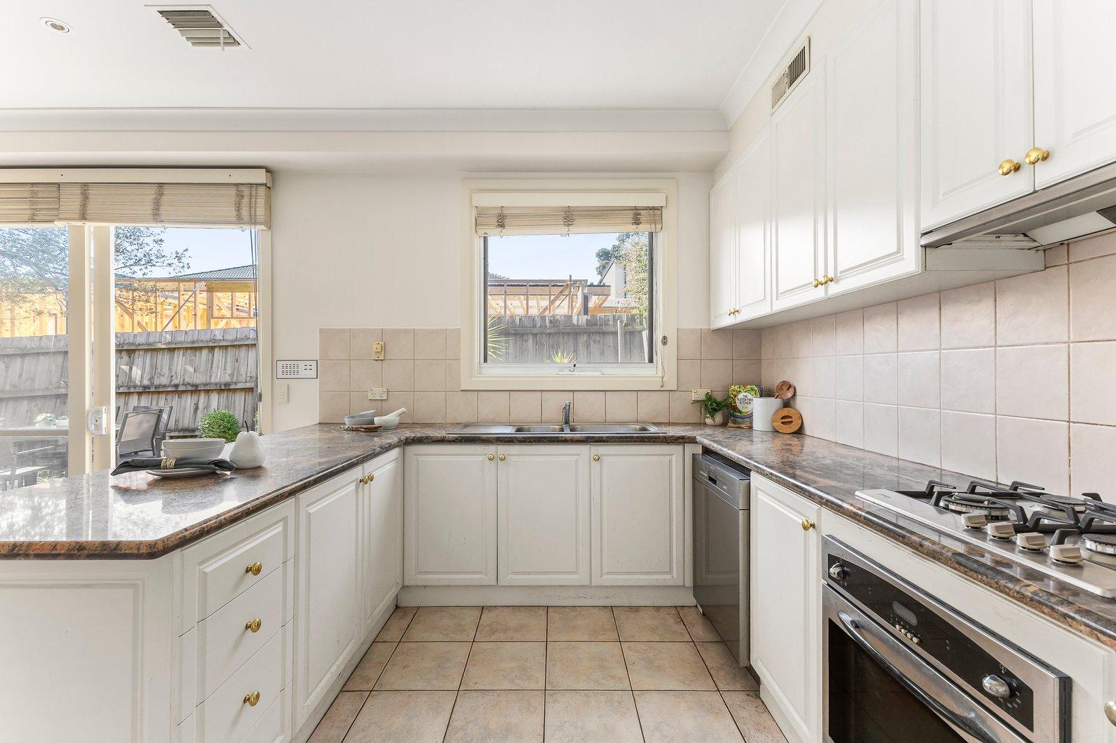 2/10 Balmoral Avenue, Templestowe Lower, 3107