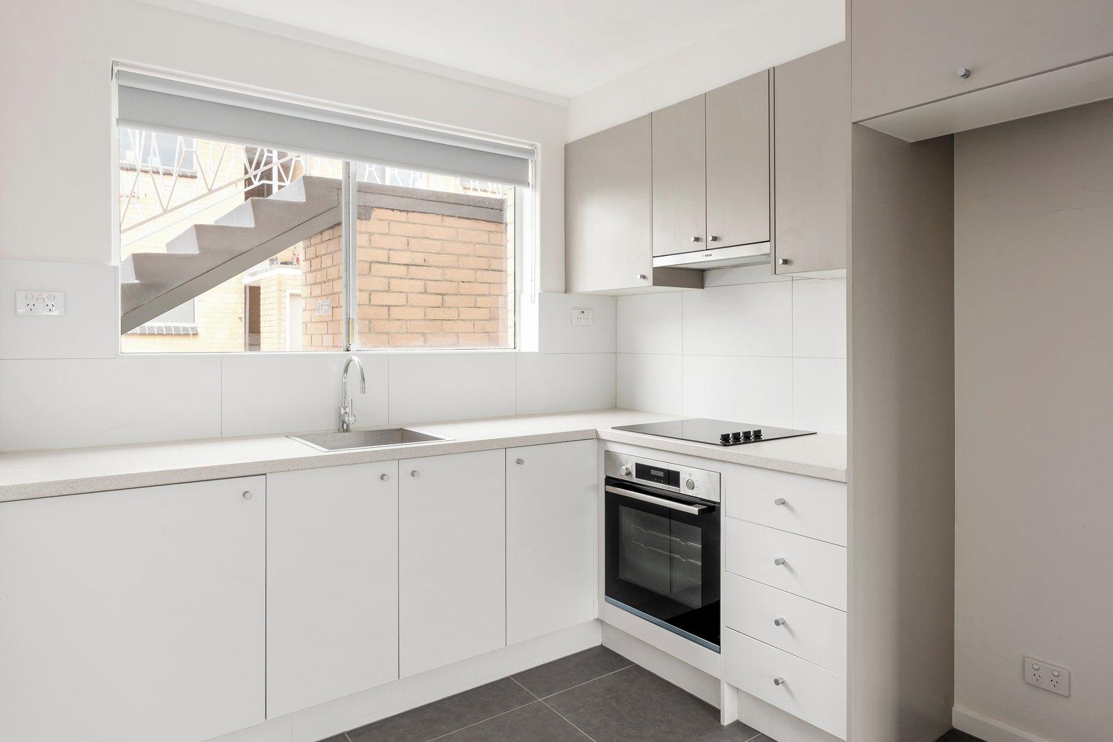 2/10 Daly Street, Oakleigh East, 3166