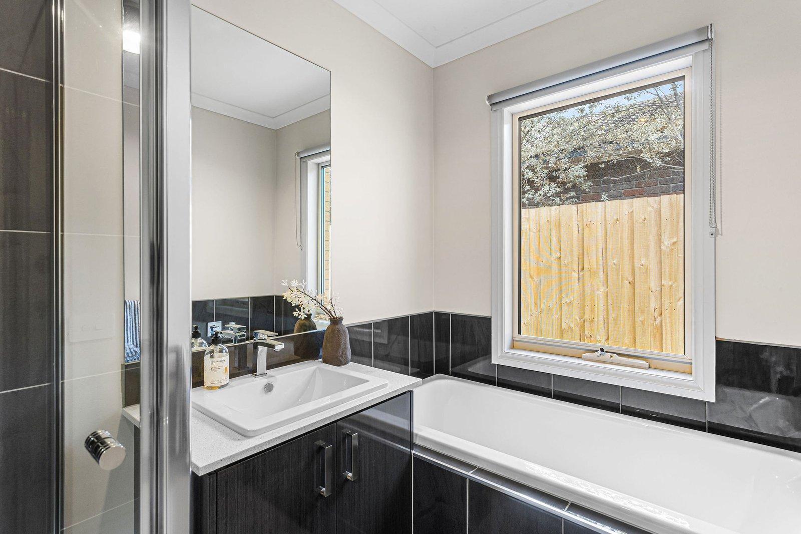 2/103 Burgess Drive, Langwarrin, 3910