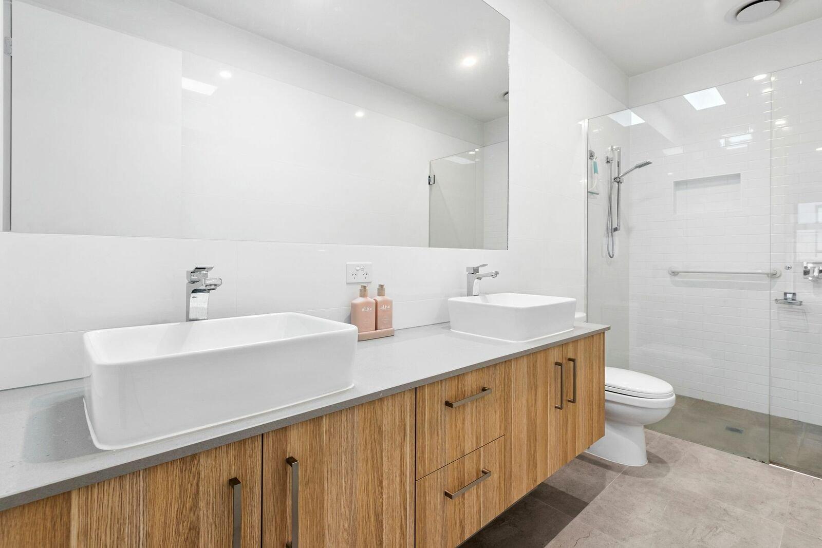 2/15 Green Island Avenue, Mount Martha, 3934