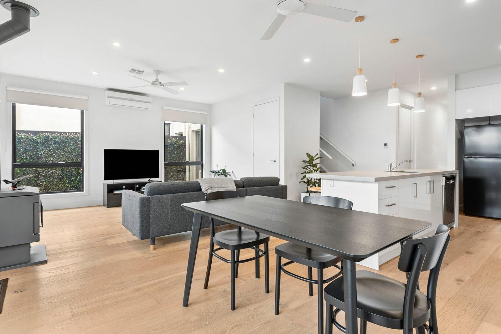 2/15 Green Island Avenue, Mount Martha, 3934