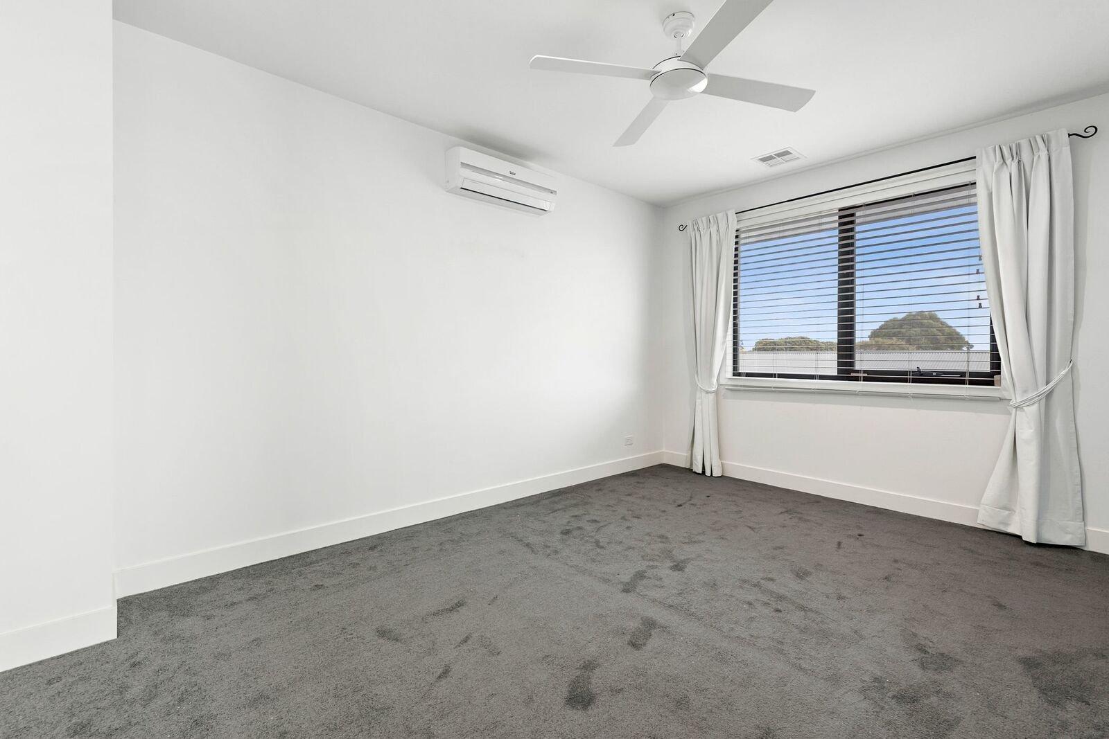 2/15 Green Island Avenue, Mount Martha, 3934