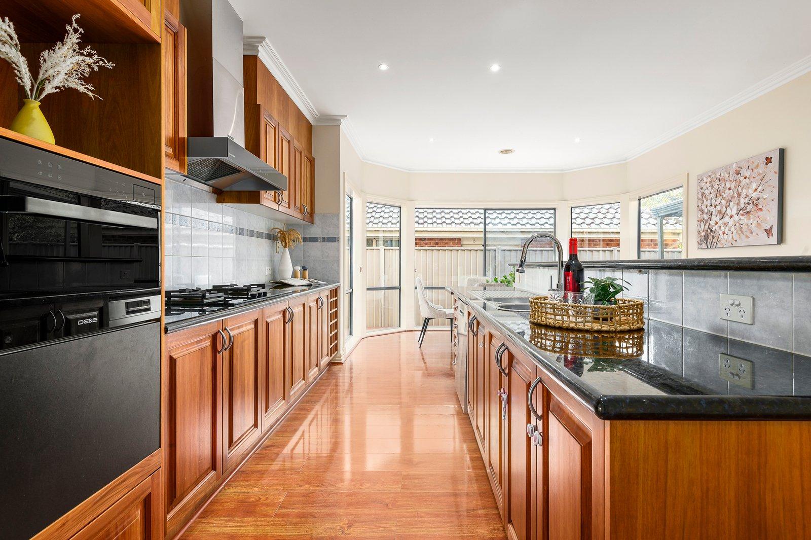 2/15 Valerie Street, Kew East, 3102