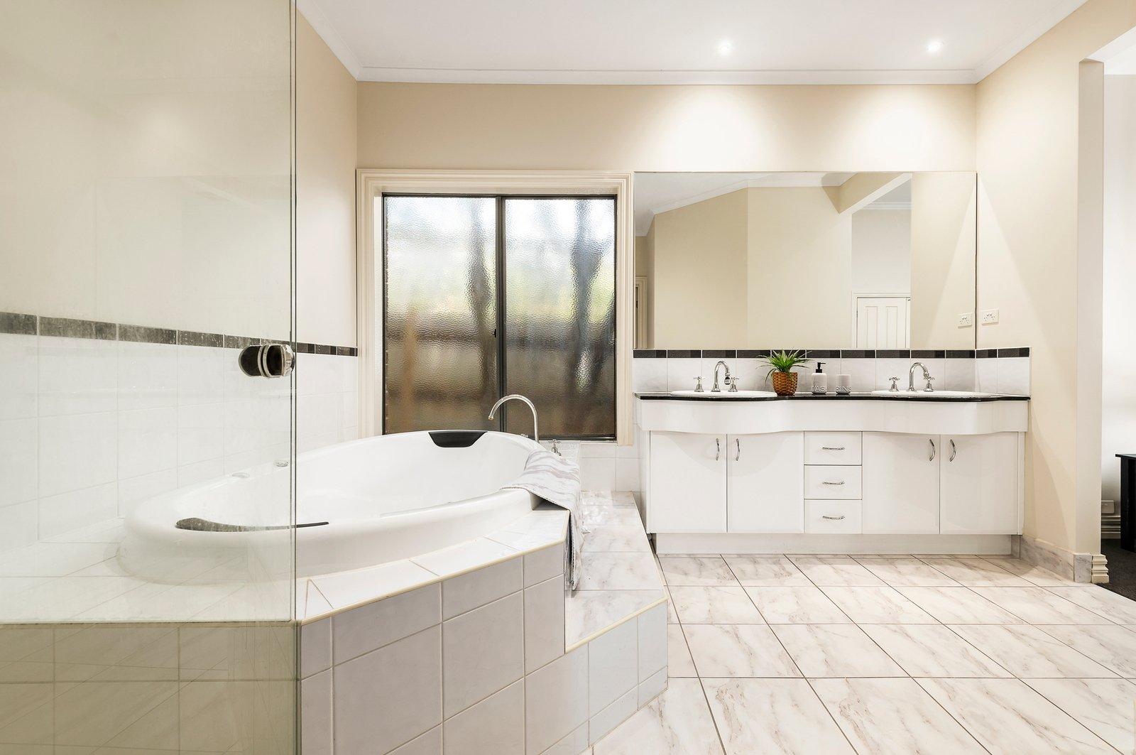 2/15 Valerie Street, Kew East, 3102