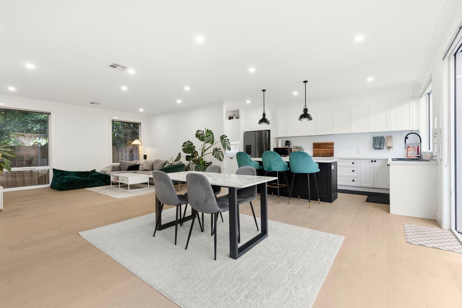 2/16 Hampshire Road, Glen Waverley, 3150