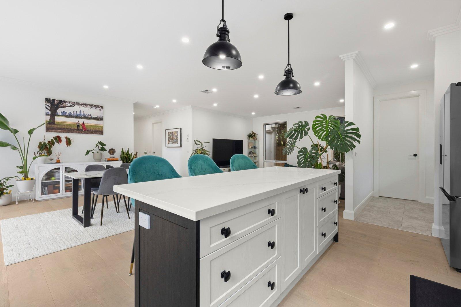 2/16 Hampshire Road, Glen Waverley, 3150