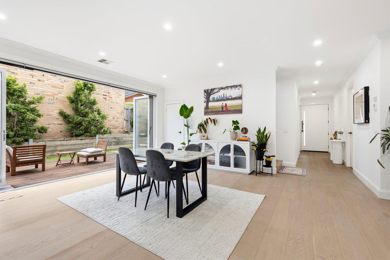 2/16 Hampshire Road, Glen Waverley, 3150