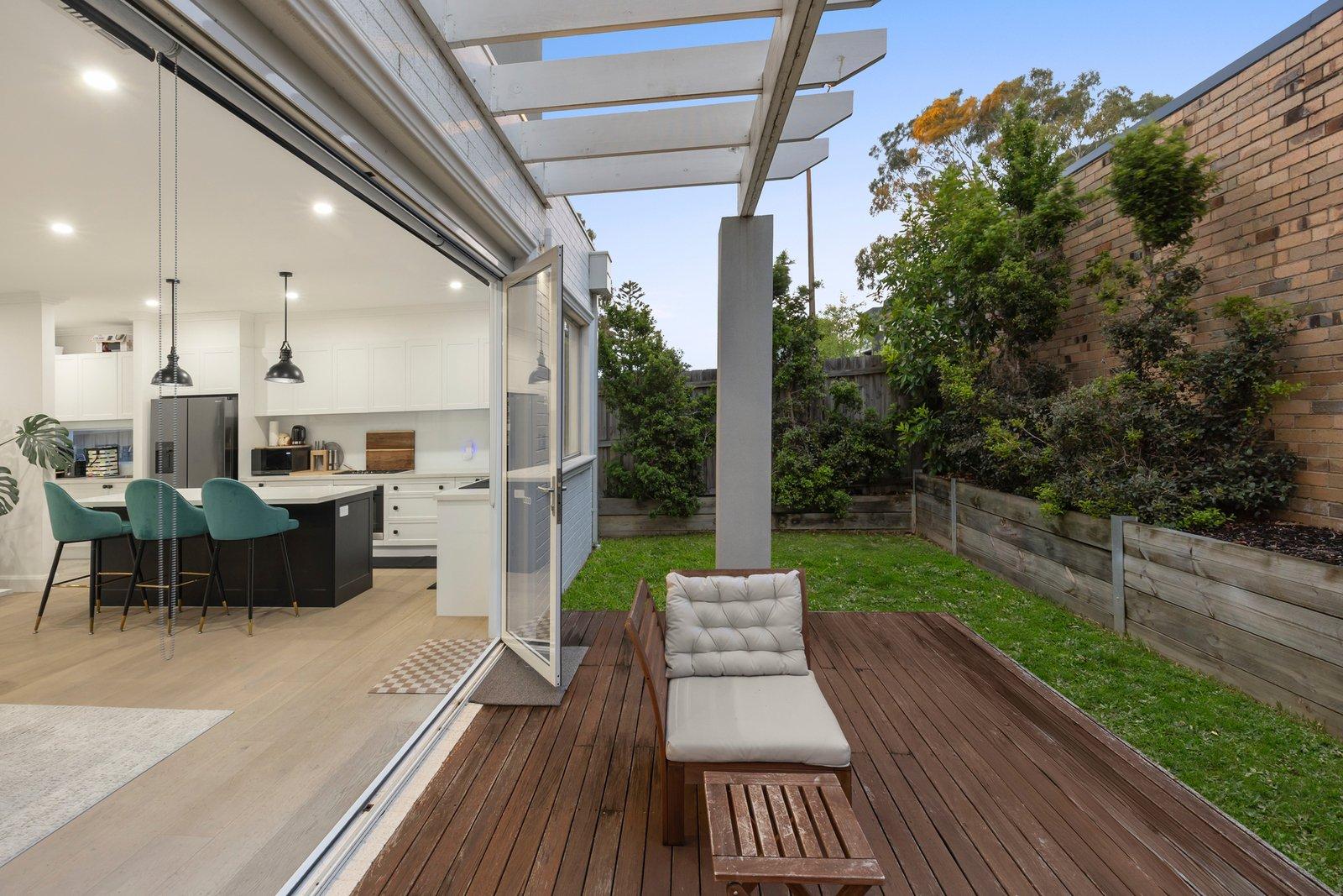 2/16 Hampshire Road, Glen Waverley, 3150