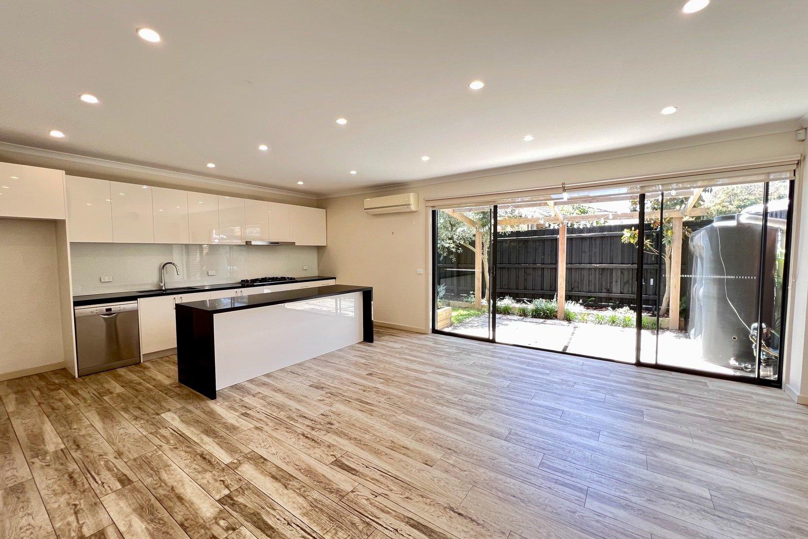 2/18 Lorne Parade, Mont Albert, 3127