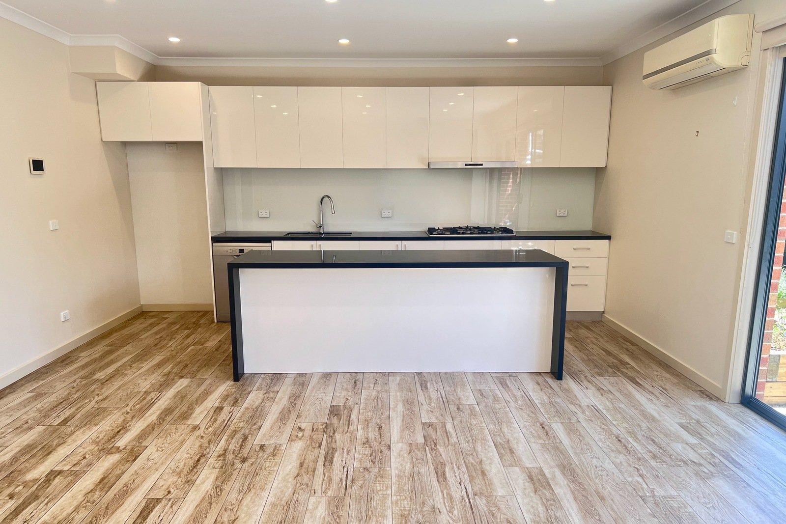 2/18 Lorne Parade, Mont Albert, 3127