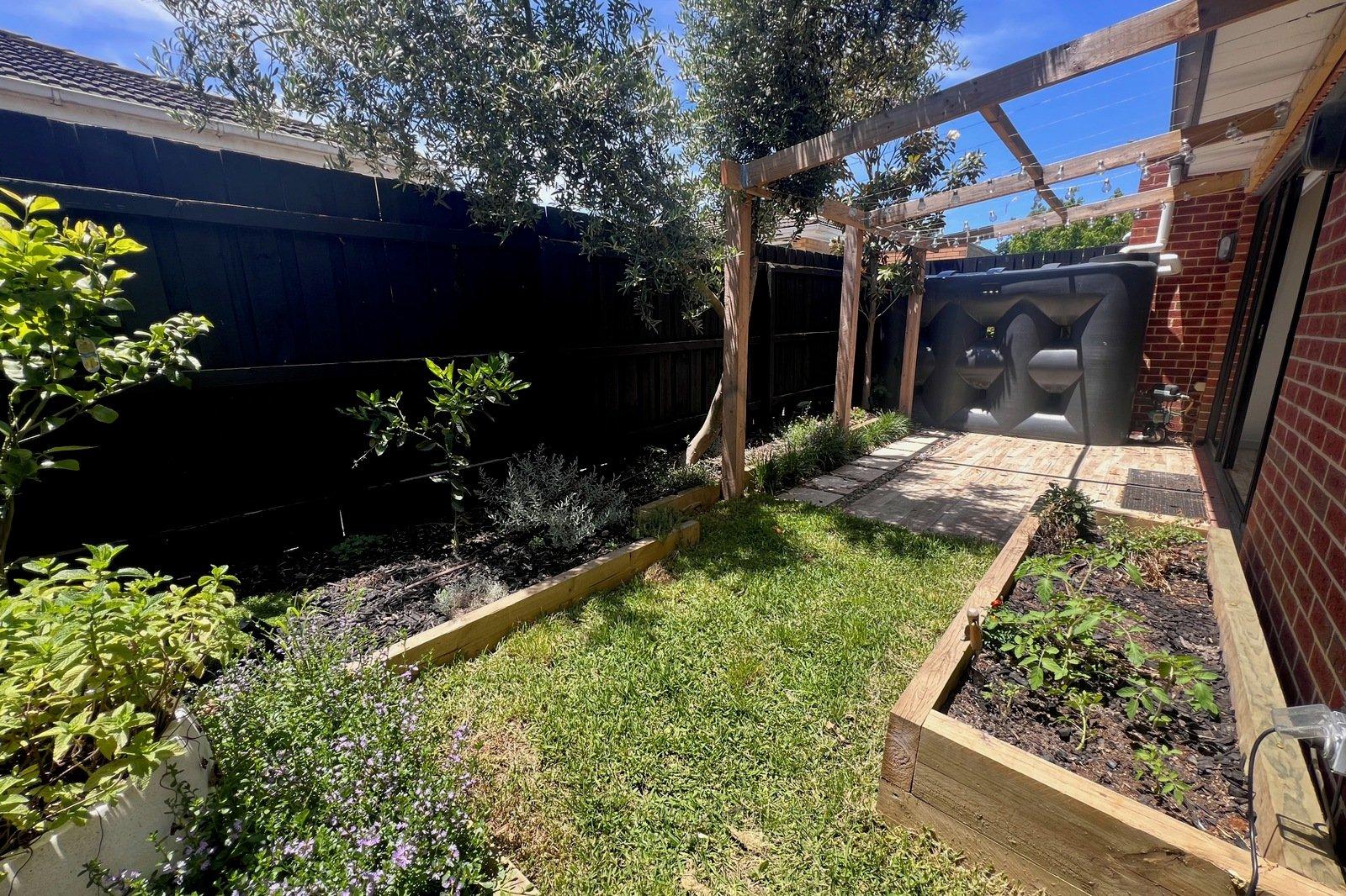 2/18 Lorne Parade, Mont Albert, 3127