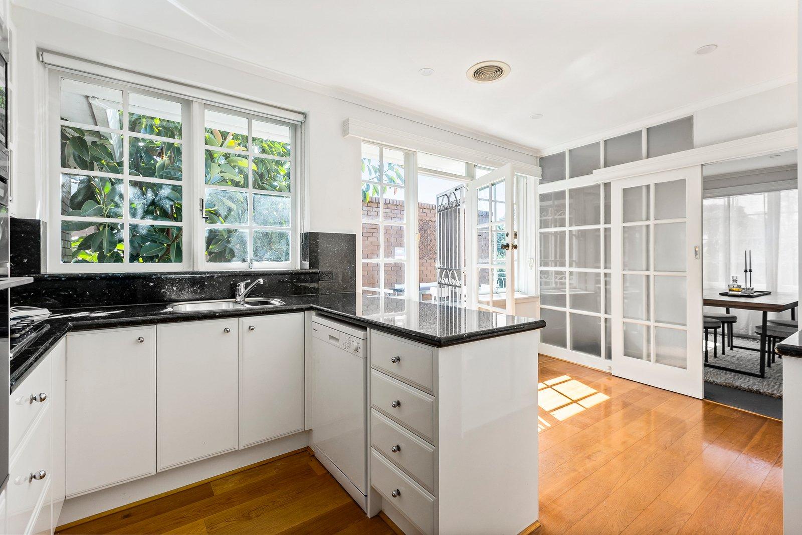 2/194 Cotham Road, Kew, 3101