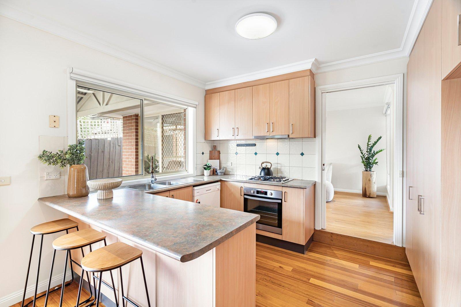 2/3 Meryl Street, Doncaster East, 3109