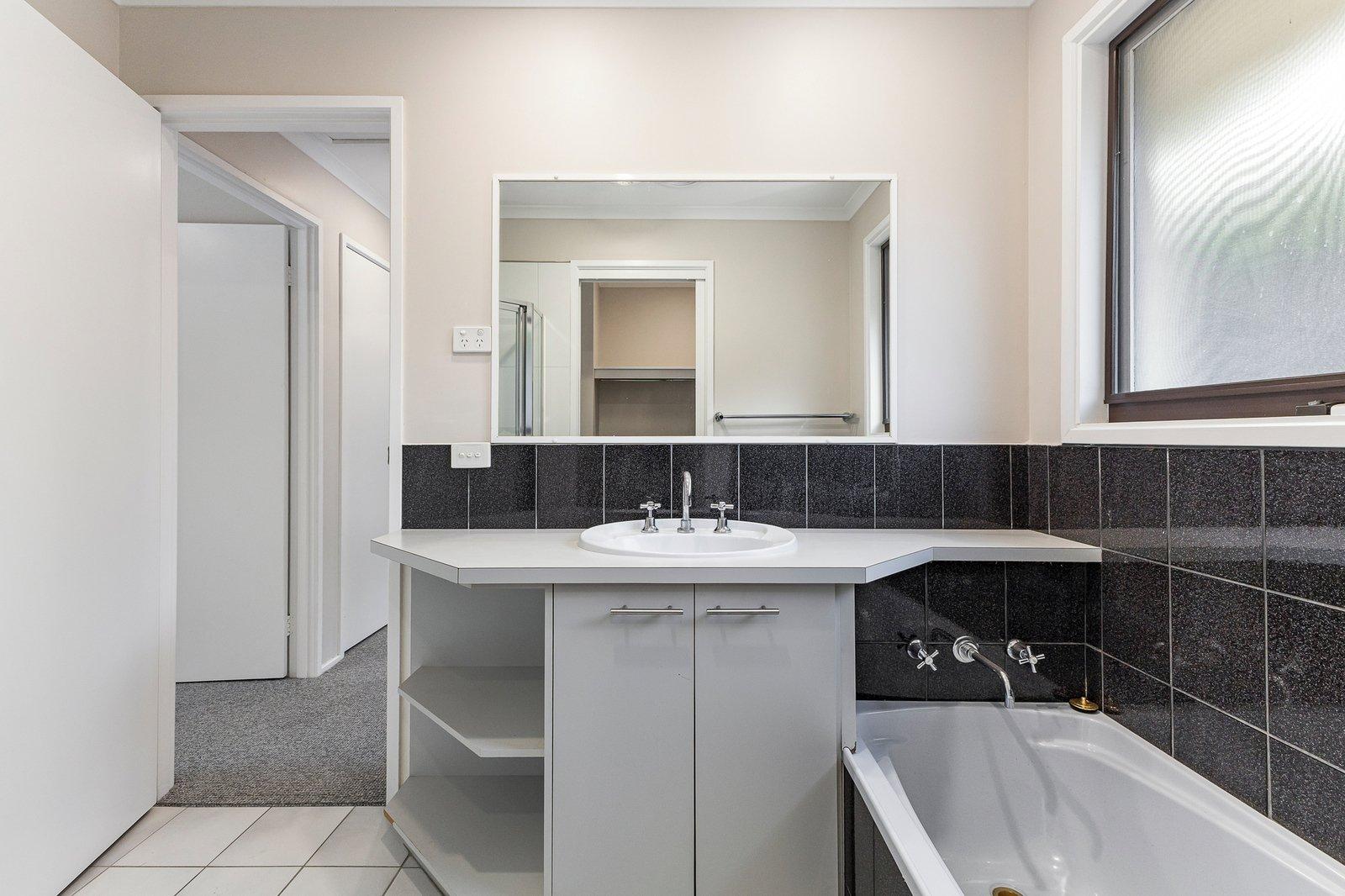 2/32 Barnett Street, Hampton, 3188