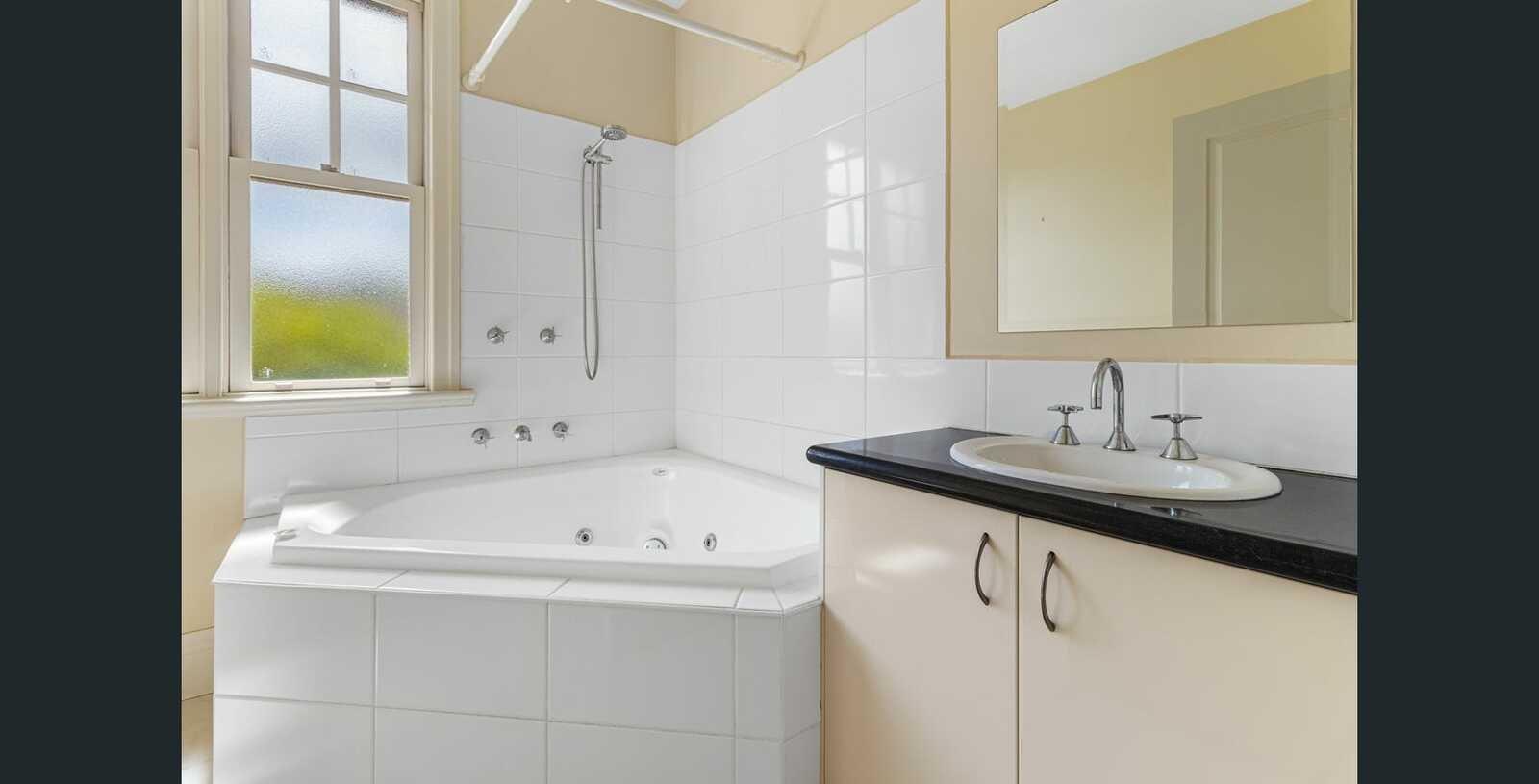 2/33 Peate Avenue, Glen Iris, 3146