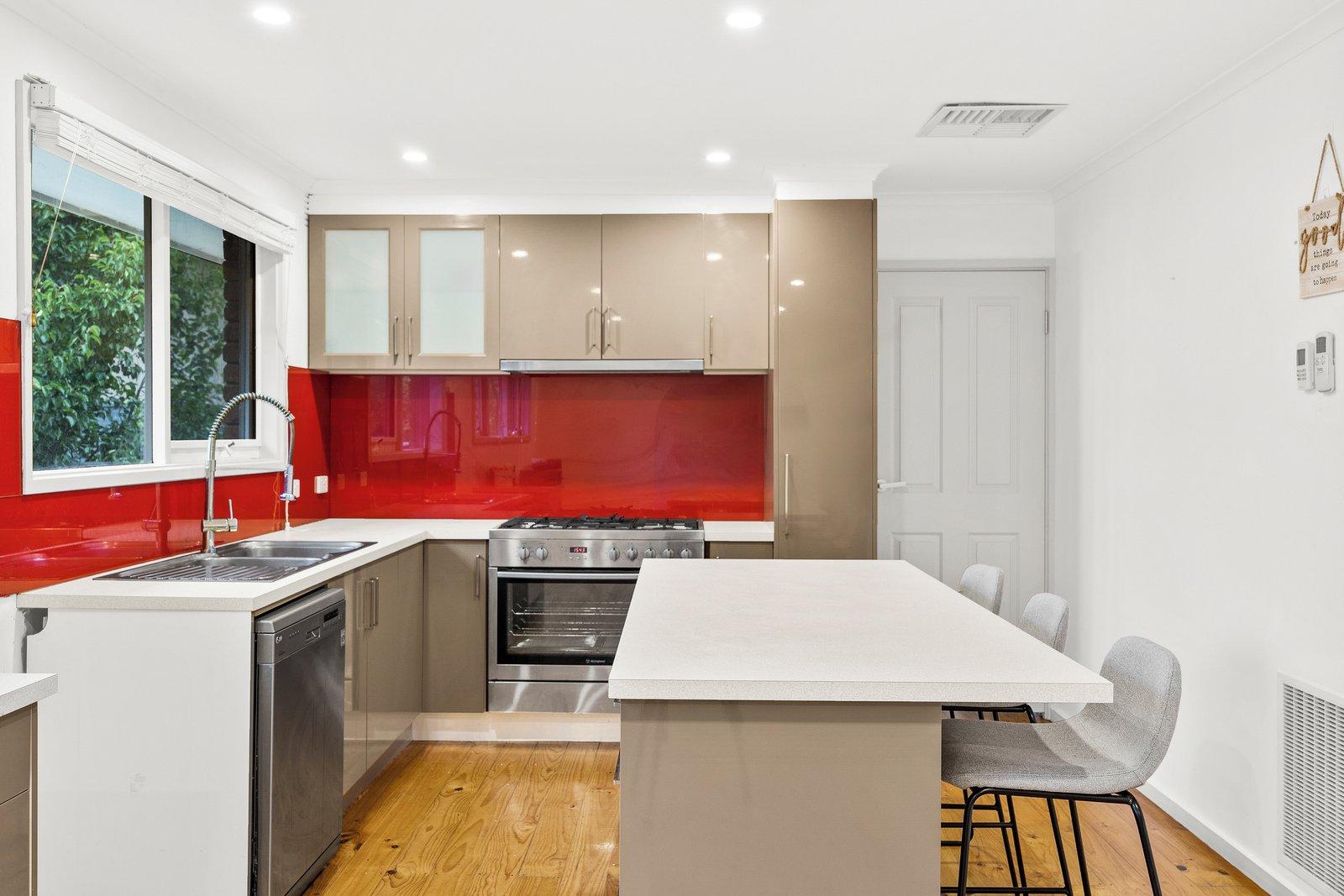 2/4 Campbell Road, Briar Hill, 3088