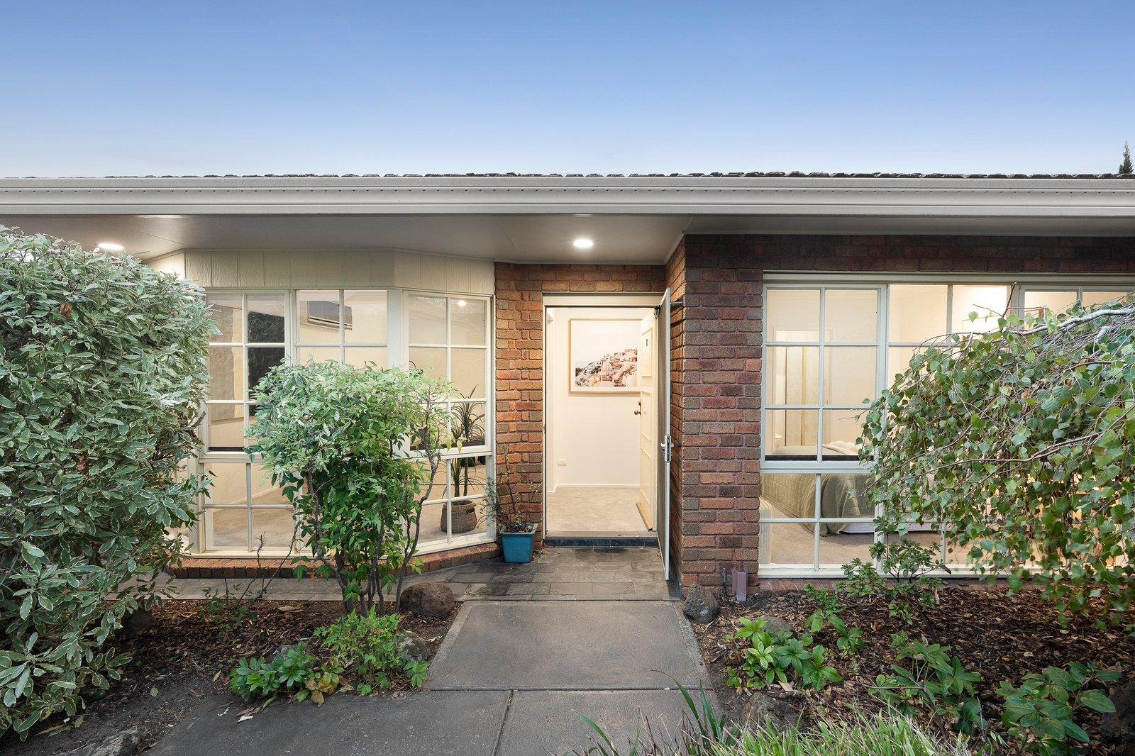 2/4 Carmelo Avenue, Malvern East, 3145