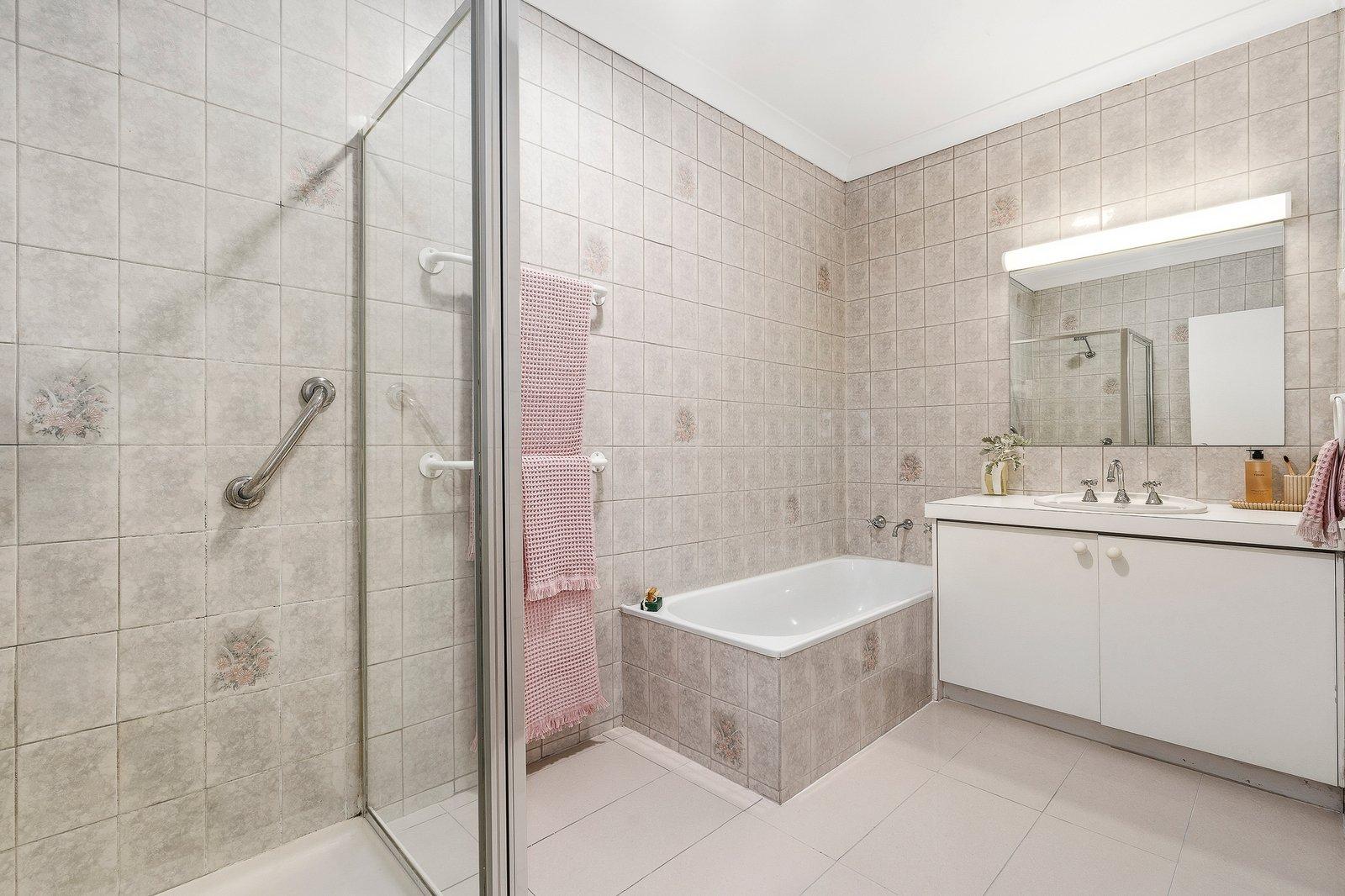 2/4 Carmelo Avenue, Malvern East, 3145