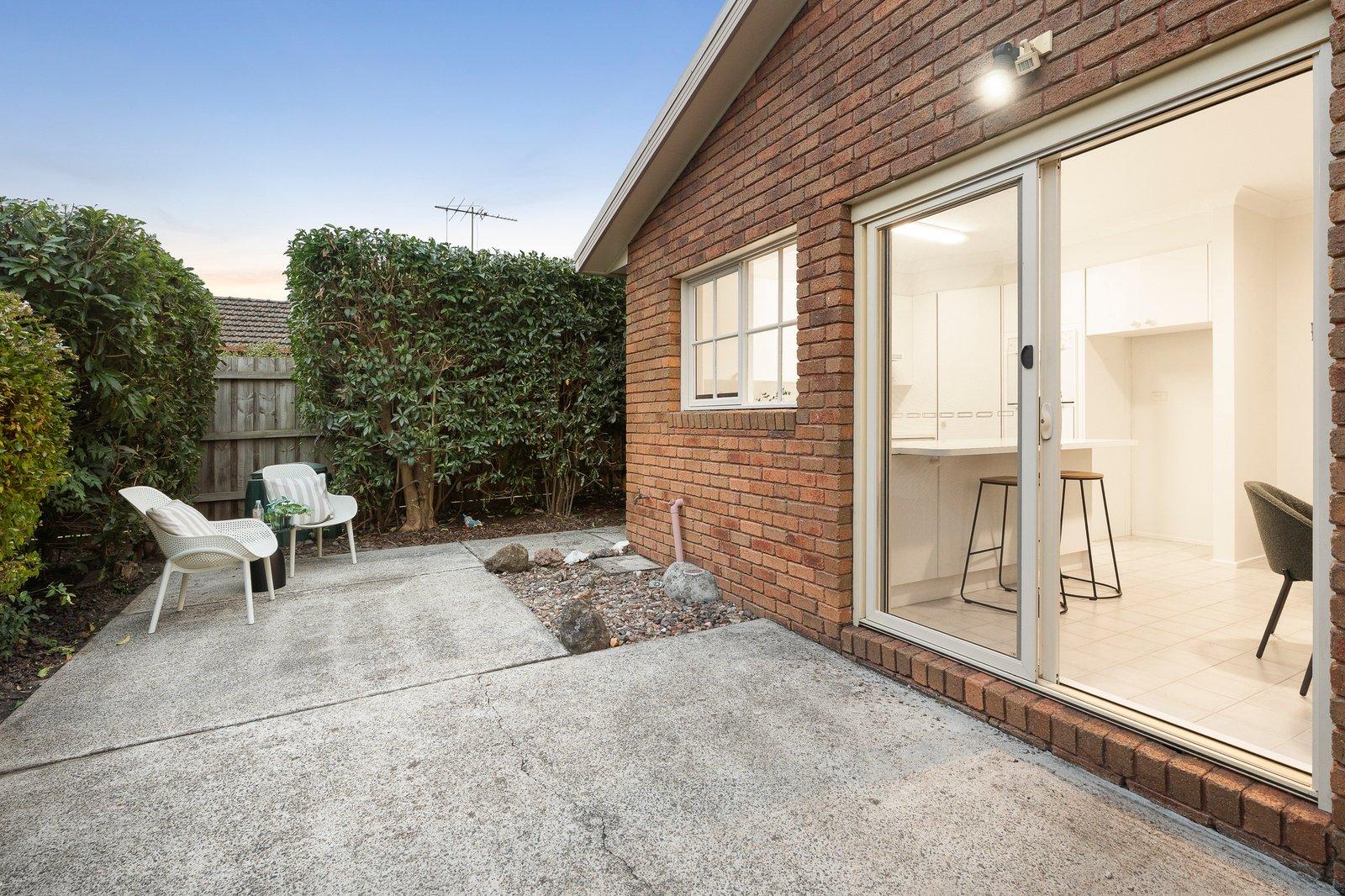 2/4 Carmelo Avenue, Malvern East, 3145