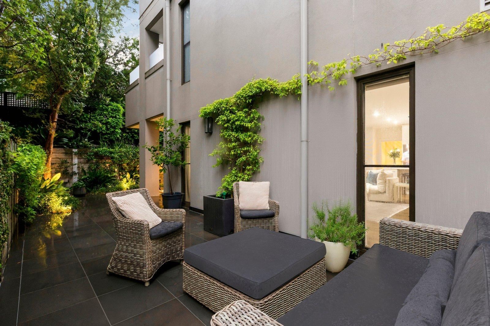 2/4 Carnarvon Road, Caulfield North, 3161