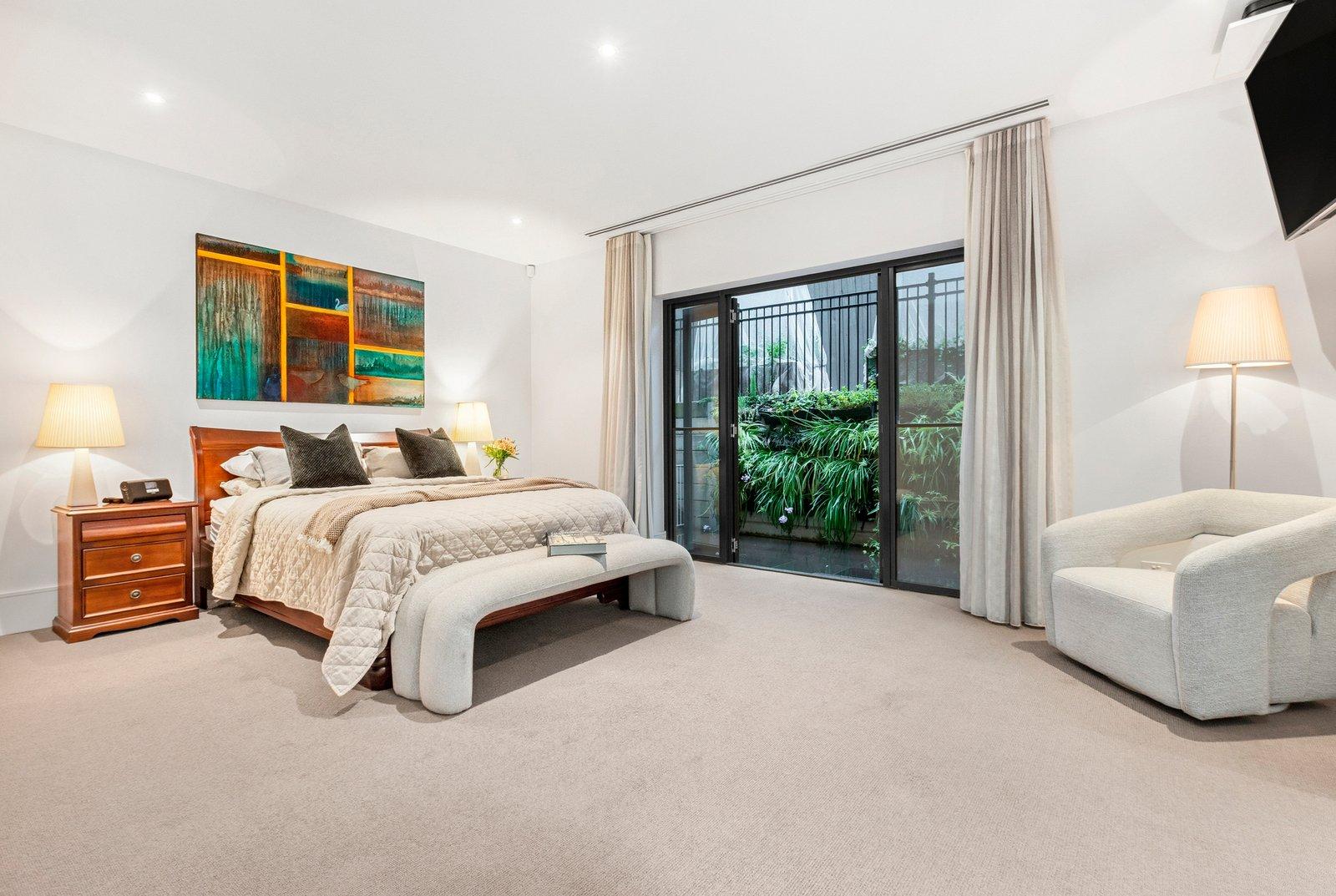 2/4 Carnarvon Road, Caulfield North, 3161