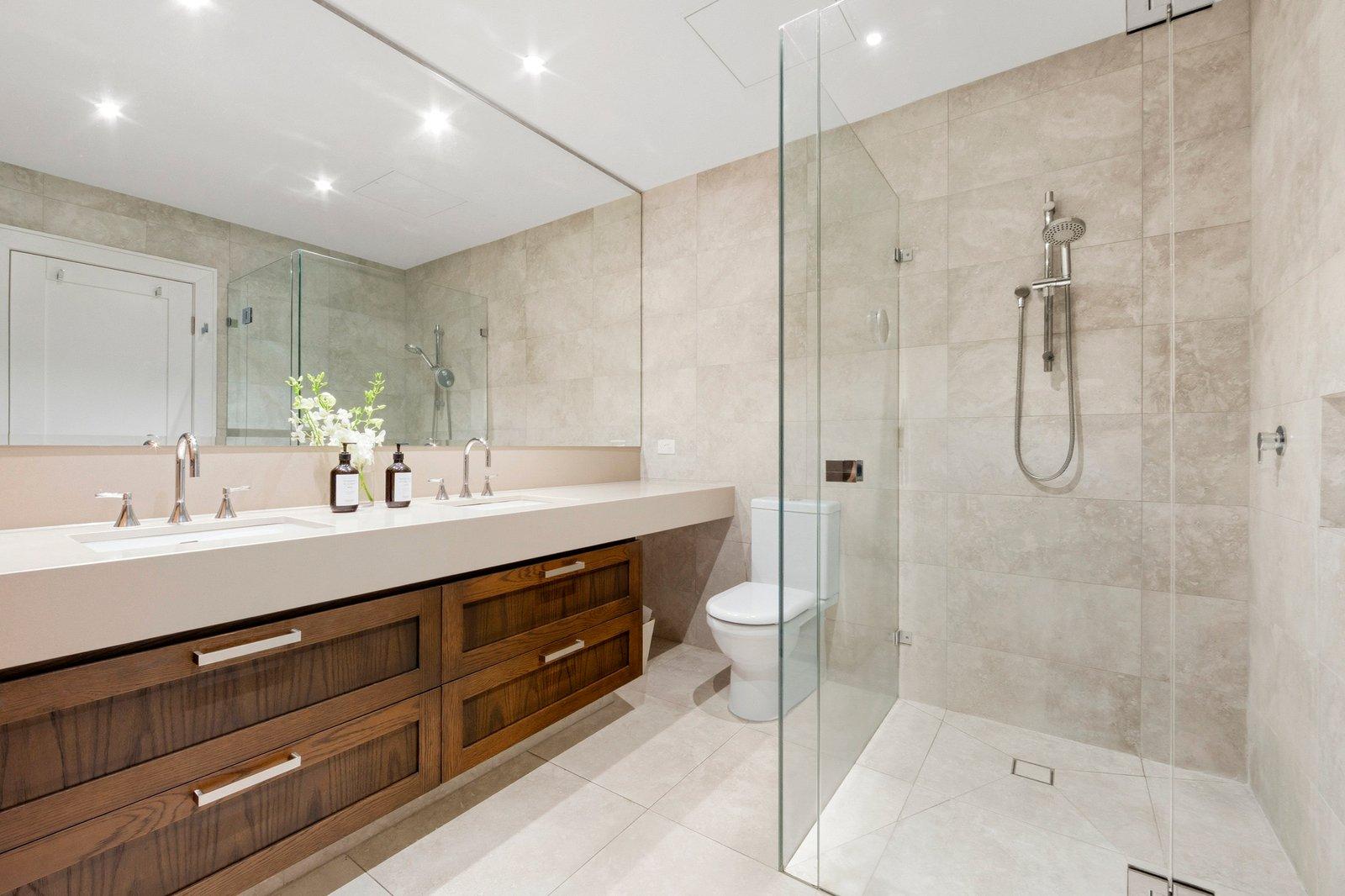 2/4 Carnarvon Road, Caulfield North, 3161