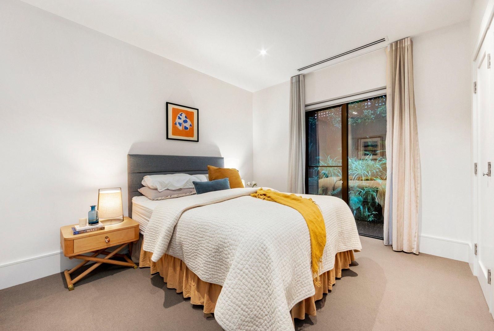 2/4 Carnarvon Road, Caulfield North, 3161