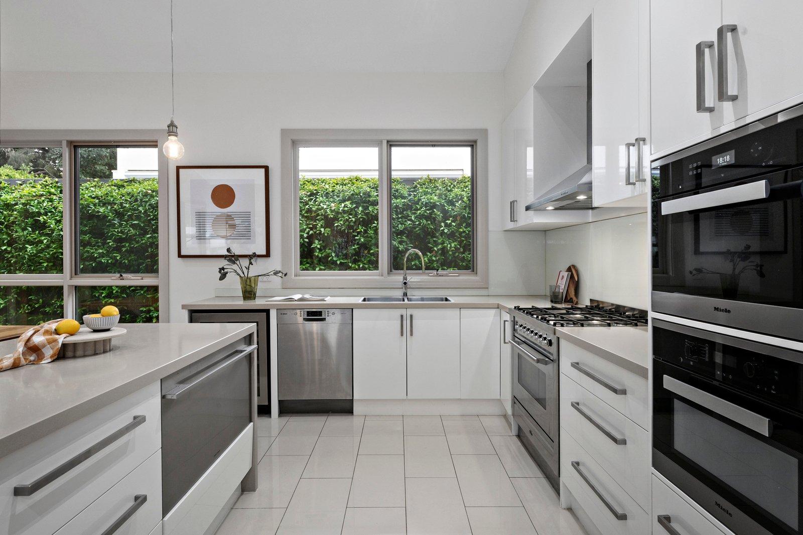 24 Rothesay Avenue, Elwood, 3184