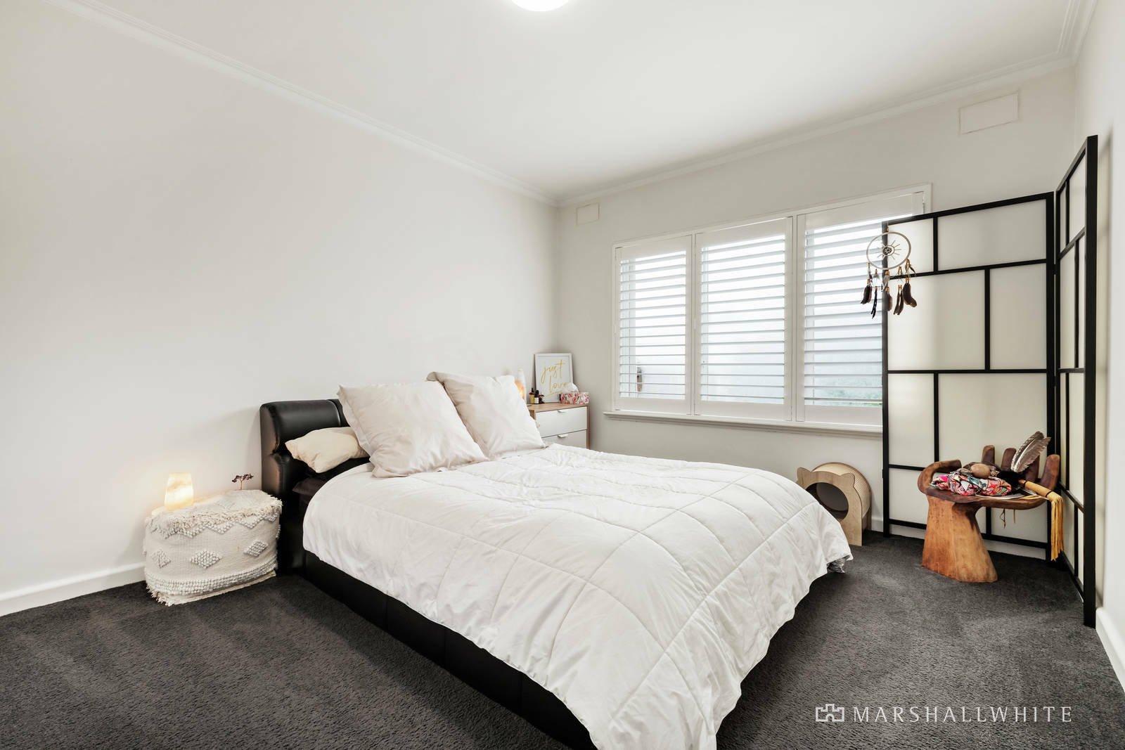 2/4 St Johns Parade, Kew, 3101