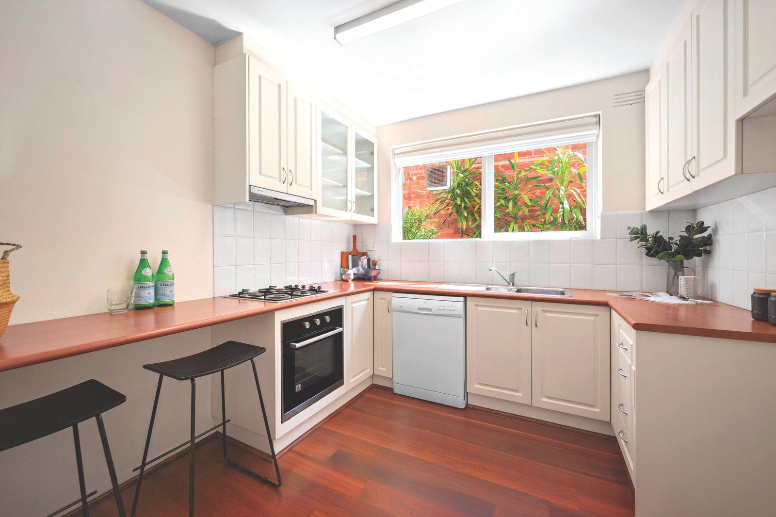 2/40 Rothesay Avenue, Elwood, 3184