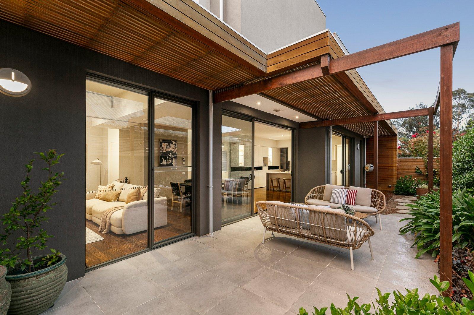 2/43 Faversham Road, Canterbury, 3126