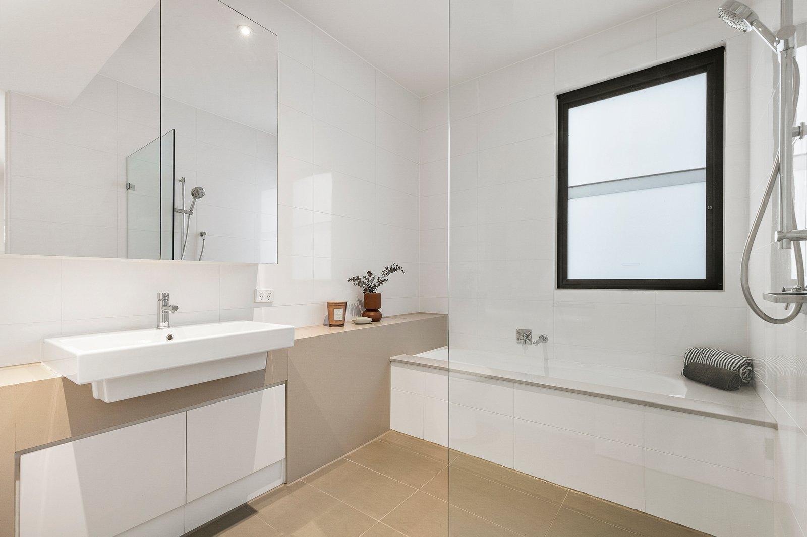 2/43 Faversham Road, Canterbury, 3126