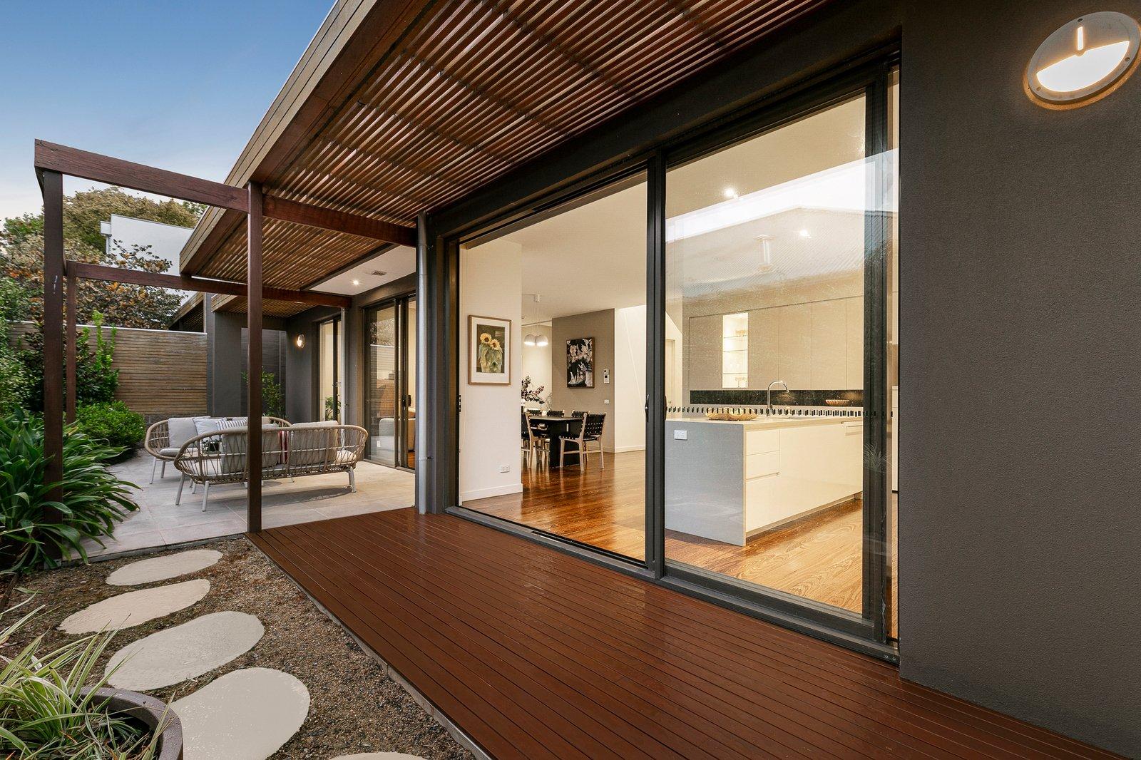 2/43 Faversham Road, Canterbury, 3126