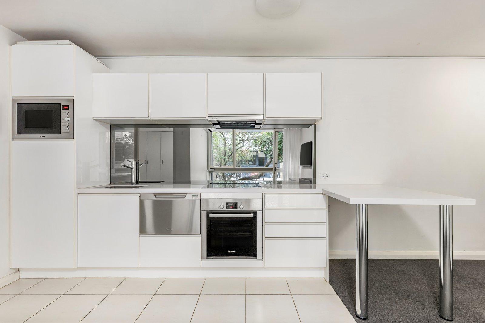 2/43 Park Street, St Kilda West, 3182