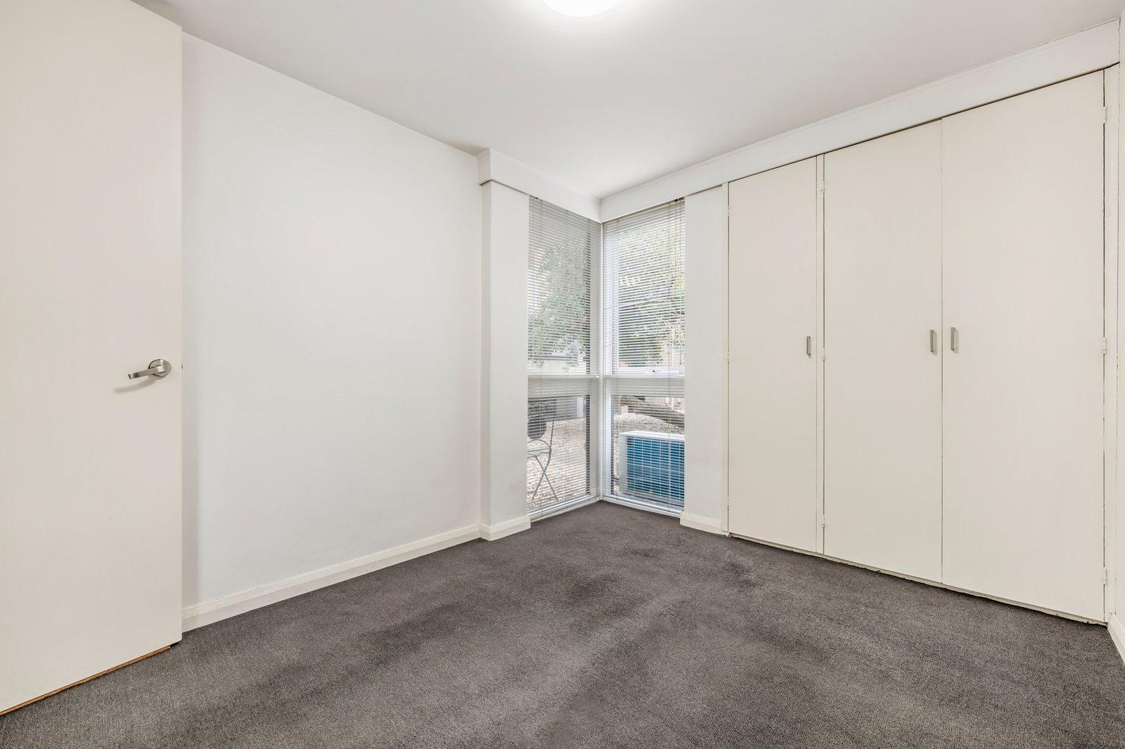 2/43 Park Street, St Kilda West, 3182