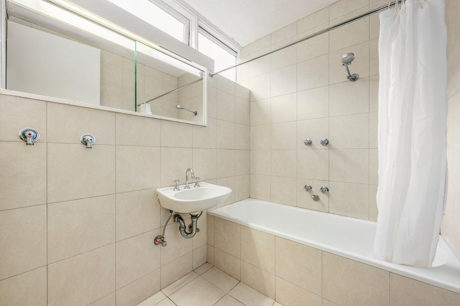 2/43 Park Street, St Kilda West, 3182